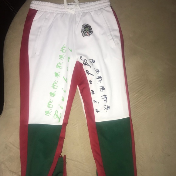 Clothes - Picture 1 of 2